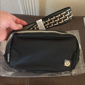 lululemon athletica everywhere belt bag 1 L monogram metallic